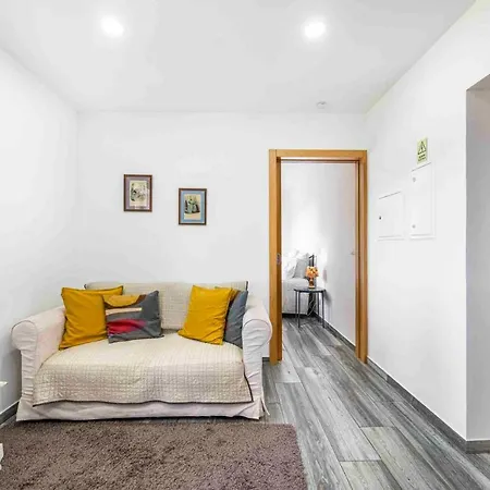 Casa vacanze Charming House In With Shared Pool